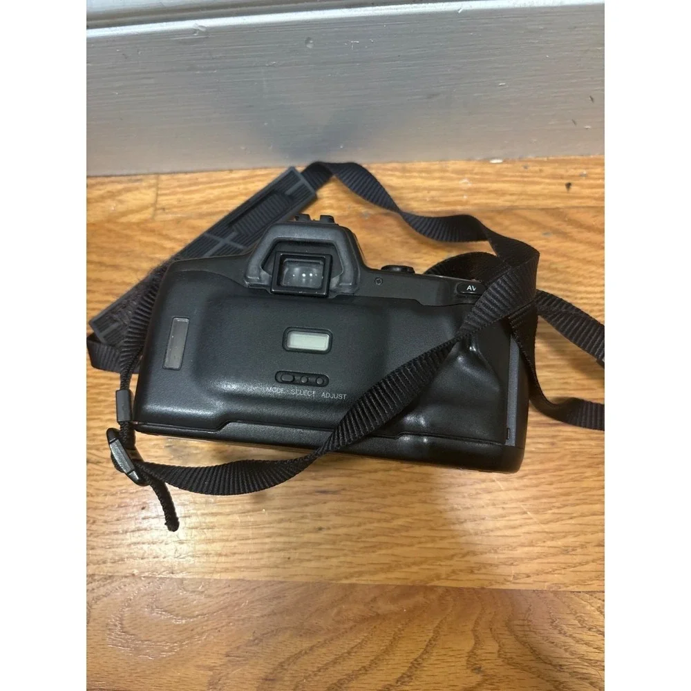 Minolta Maxxum 400si 35mm SLR Film Camera Body Black  Autofocus  Untested
